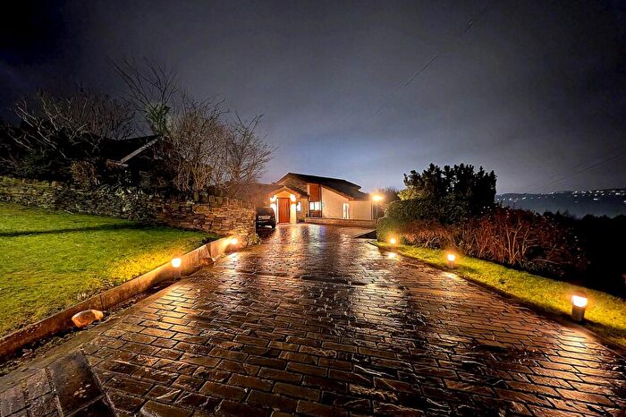 4 Bedroom Detached House For Sale In New Street, Clifton, Brighouse, West Yorkshire, HD6