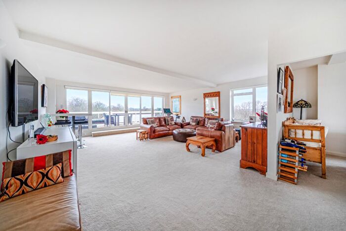 3 Bedroom Flat For Sale In Parkside, Court Downs Road, Beckenham, BR3