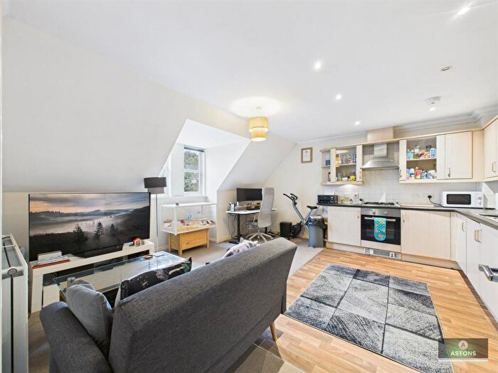 1 Bedroom Flat For Sale In Brookhill Road, Copthorne, RH10