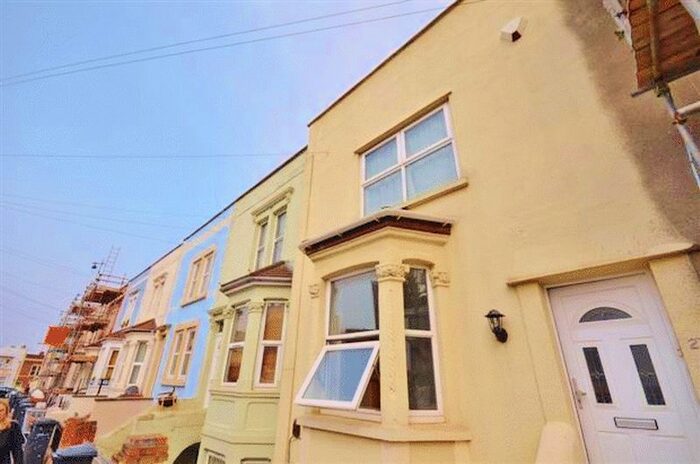 2 Bedroom Flat To Rent In Fitzroy Street, Bristol, BS4