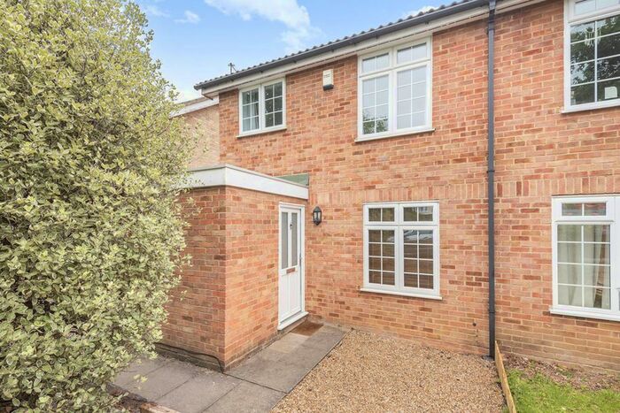 4 Bedroom Semi-Detached House To Rent In Southway, Guildford, GU2