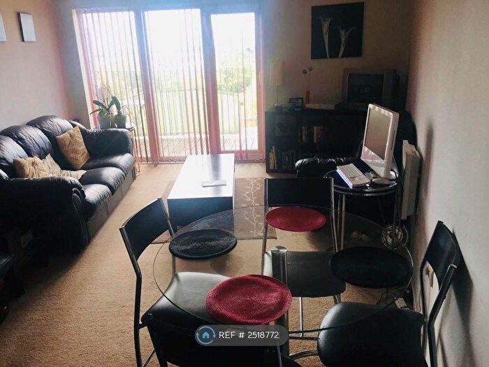 2 Bedroom Flat To Rent In Stuart Street, Manchester, M11