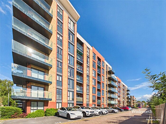 2 Bedroom Flat For Sale In Oscar Wilde Road, Reading, Berkshire, RG1