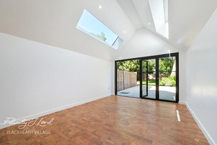 3 Bedroom Coach House For Sale In Lee High Road, London, SE12