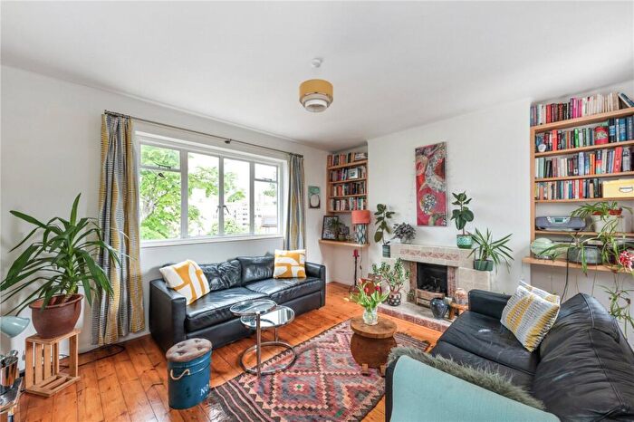 1 Bedroom Apartment For Sale In Clissold Crescent, London, N16