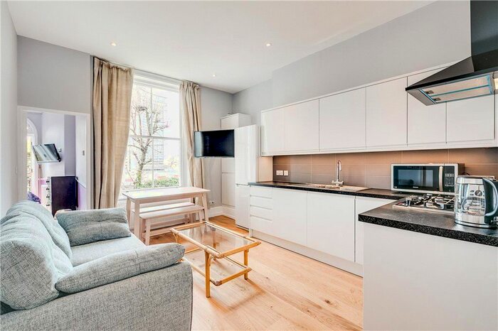 3 Bedroom Flat To Rent In Eardley Crescent, Earls Court, London, SW5