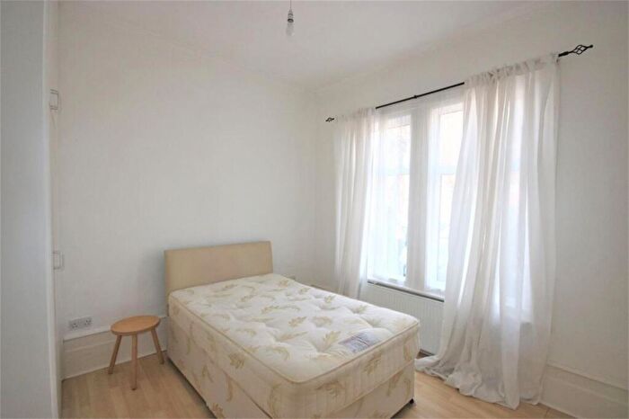 3 Bedroom Flat To Rent In Grosvenor Lodge, High Road, Whetstone, N20