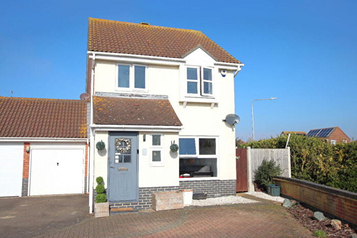 3 Bedroom Detached House For Sale In Selsey Avenue, Clacton On Sea, CO15