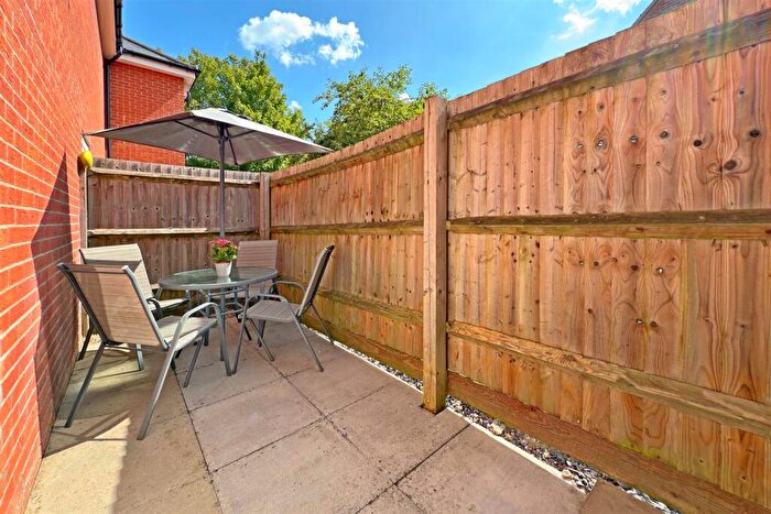 2 Bedroom Maisonette For Sale In Pearson Grove, Chelmsford, CM1