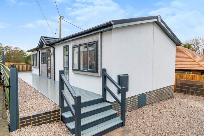 2 Bedroom Mobile/park Home For Sale In Wykeham Park, Alresford Road, Winchester, SO21