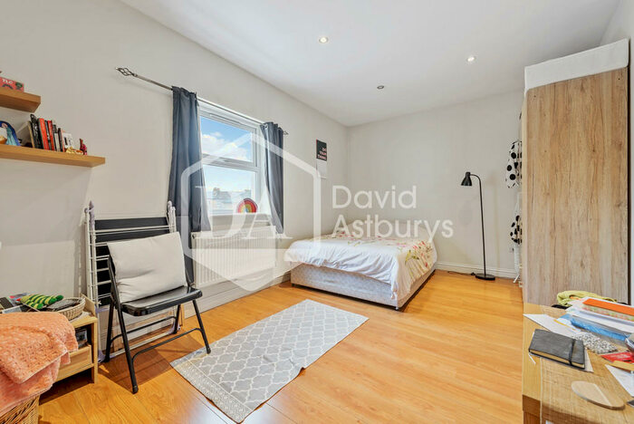 Apartment To Rent In Park Road, Crouch End, London, N8