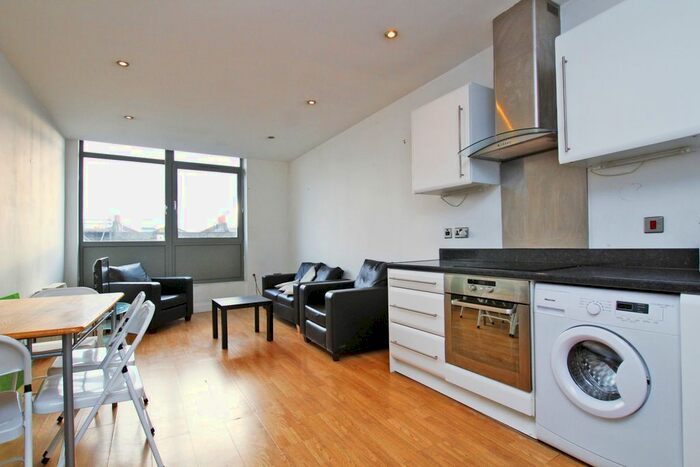 2 Bedroom Flat To Rent In Gallery Apartments, Commercial Road, Whitechapel, London, E1
