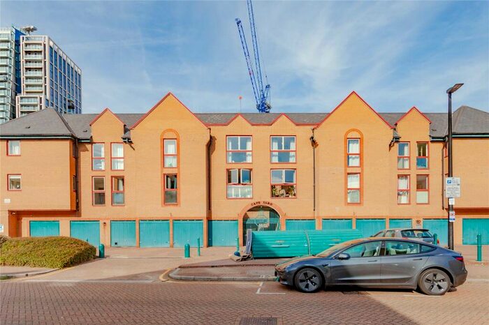 4 Bedroom Flat To Rent In Cape Yard, Tower Bridge, E1W
