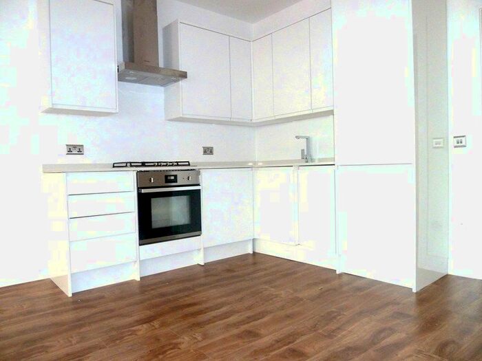 3 Bedroom Flat To Rent In Ballards Lane, North Finchley, London, N12