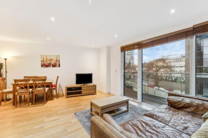 1 Bedroom Flat To Rent In Waterside Apartments, Goodchild Road, N4