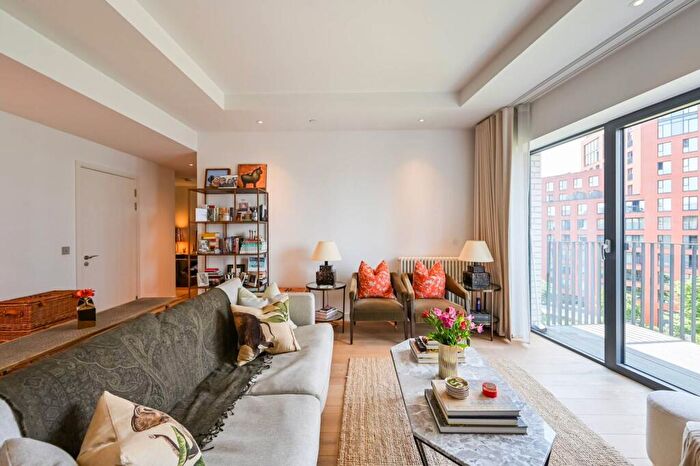 2 Bedroom Flat For Sale In Globe House, Docklands, London, E14