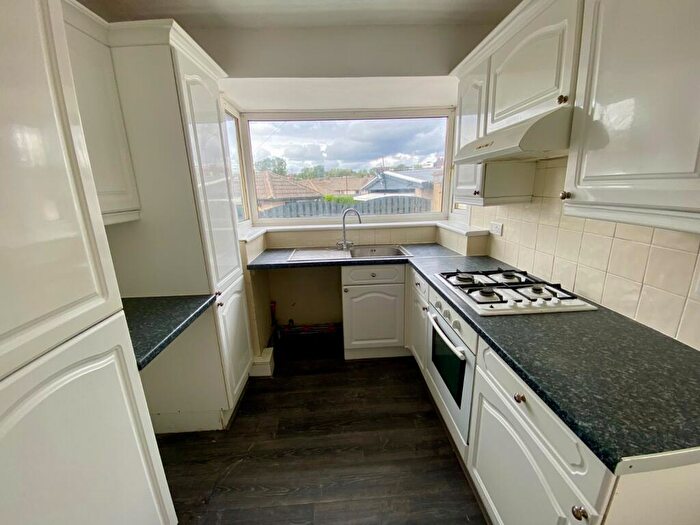 2 Bedroom Bungalow For Sale In Kingsdale Drive, Bradford, BD2