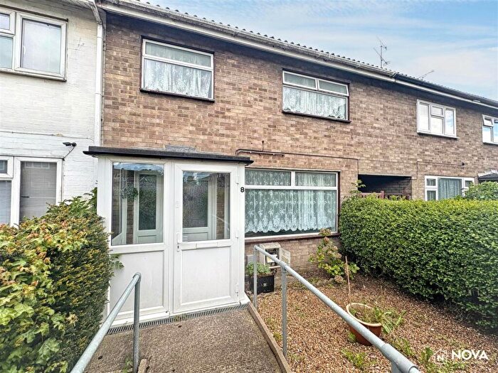 3 Bedroom Terraced House To Rent In Camp Drive, Houghton Regis, LU5