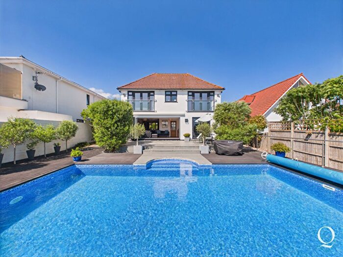 5 Bedroom Detached House For Sale In Sandy Lane, Upton, Poole, BH16