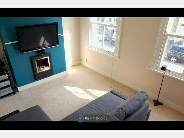1 Bedroom Flat To Rent In Nutcroft Road, London, SE15