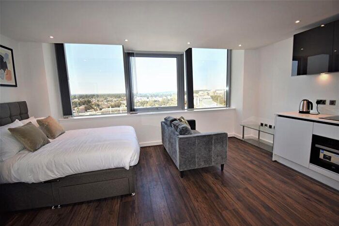 1 Bedroom Flat To Rent In Th Floor, Churchill Place, Churchill Way, Basingstoke, RG21