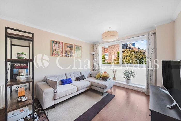 3 Bedroom House For Sale In Capstan Square, Isle Of Dogs, London, E14