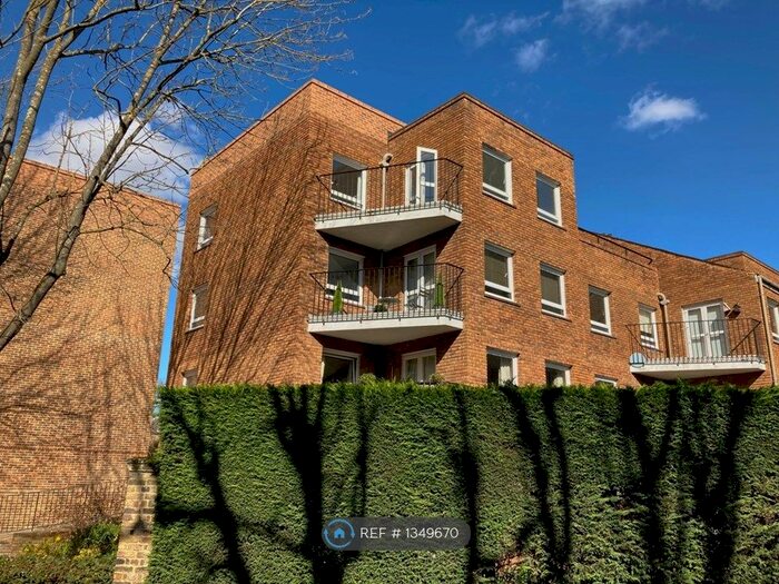 2 Bedroom Flat To Rent In Matthias Court, Richmond, TW10