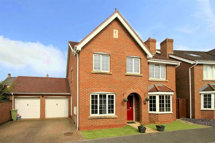 5 Bedroom Detached House To Rent In Tiverton Crescent, Kingsmead, Milton Keynes, MK4