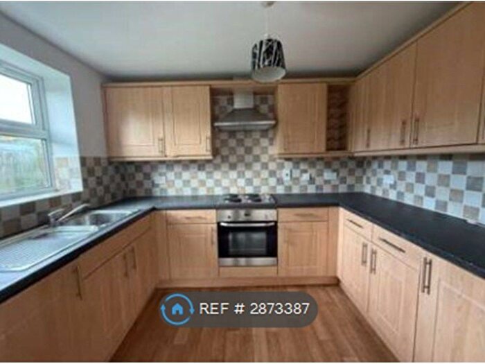 2 Bedroom Flat To Rent In Willow Tree Close, Lincoln, LN5
