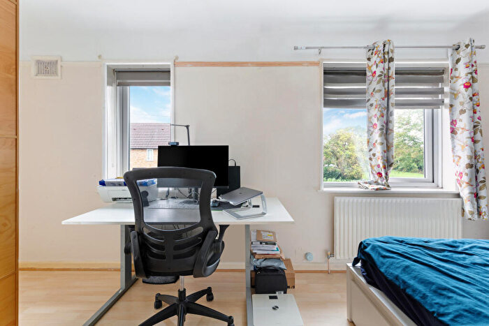 3 Bedroom Terraced House For Sale In Bordesley Road, Morden, SM4