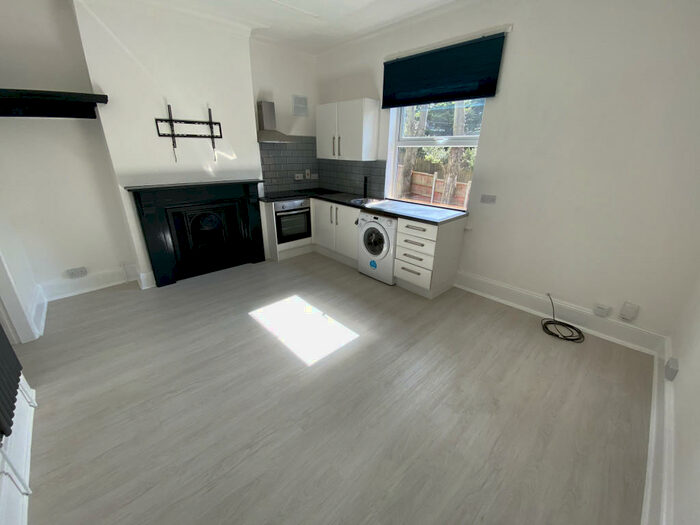Studio To Rent In Thorncliffe Road, Mapperley Park, NG3