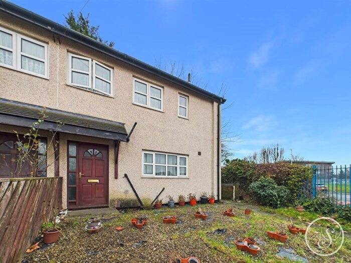 3 Bedroom Semi Detached House For Sale In Burmantofts Street, Leeds, LS9