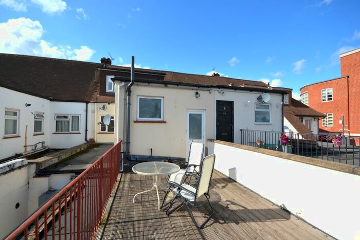 1 Bedroom Flat To Rent In High Street, Whitton, Twickenham, TW2