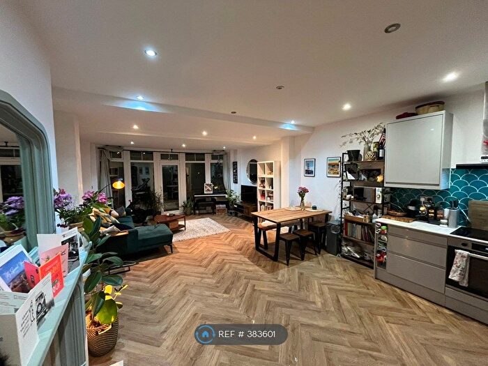 2 Bedroom Flat To Rent In Crown Lane, London, SW16