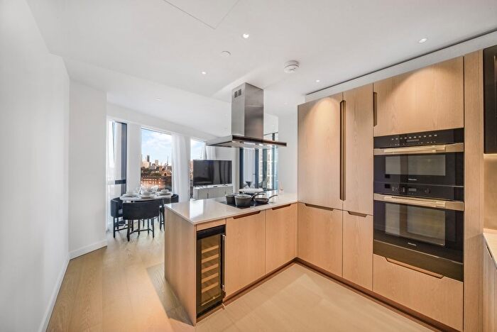 2 Bedroom Flat To Rent In Nine Elms Lane, London, SW8