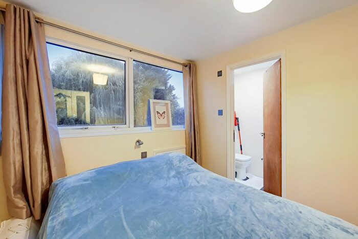 4 Bedroom Semi-Detached House To Rent In Highfield Road, Acton, W3