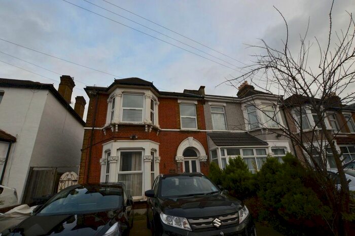 2 Bedroom Flat To Rent In Richmond Road, Ilford IG1