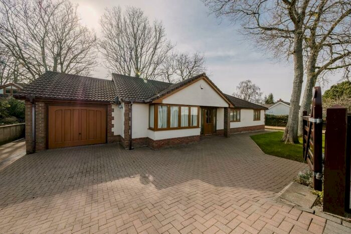 4 Bedroom Bungalow To Rent In Belmont Drive, Failand, Bristol, BS8