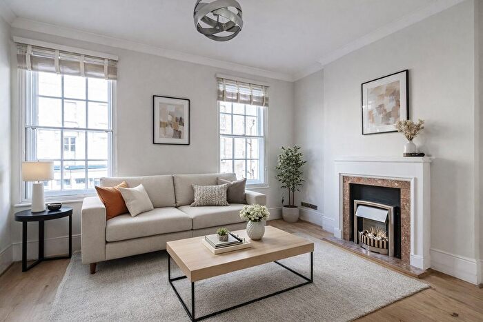2 Bedroom Flat For Sale In Kensington Church Street, London, W8