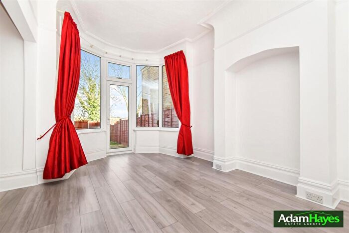 3 Bedroom End Of Terrace House To Rent In Woodgrange Avenue, North Finchey, N12