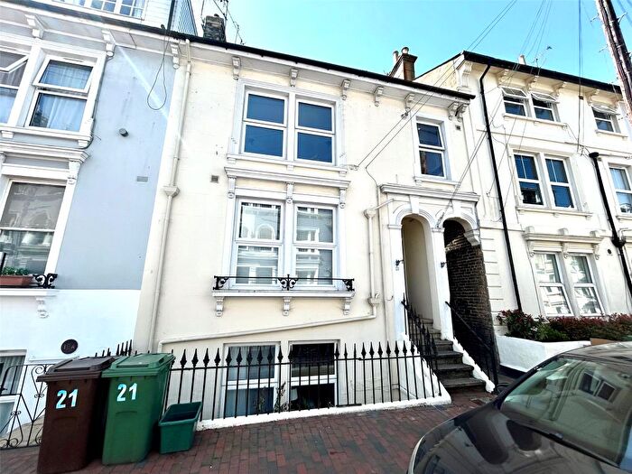 2 Bedroom Flat To Rent In Dudley Road, Tunbridge Wells, Kent, TN1