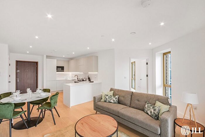 2 Bedroom Flat To Rent In Capital Interchange Way, Brentford, TW8