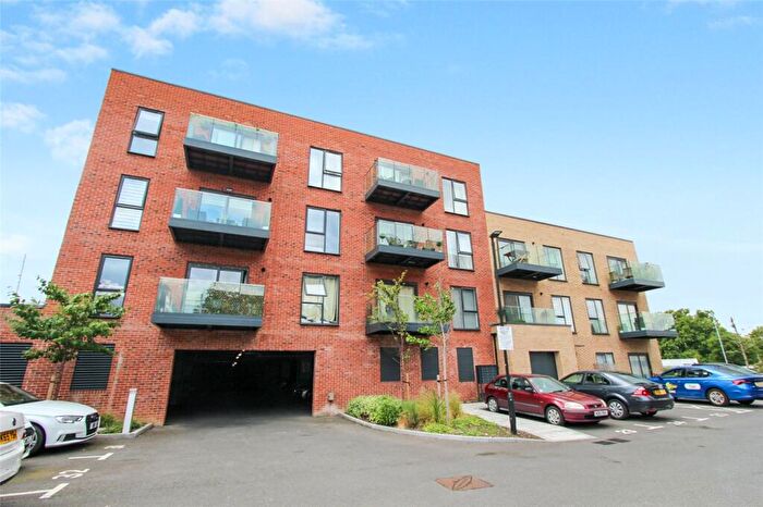 2 Bedroom Apartment To Rent In Fairfax Drive, Westcliff-on-Sea, Essex, SS0