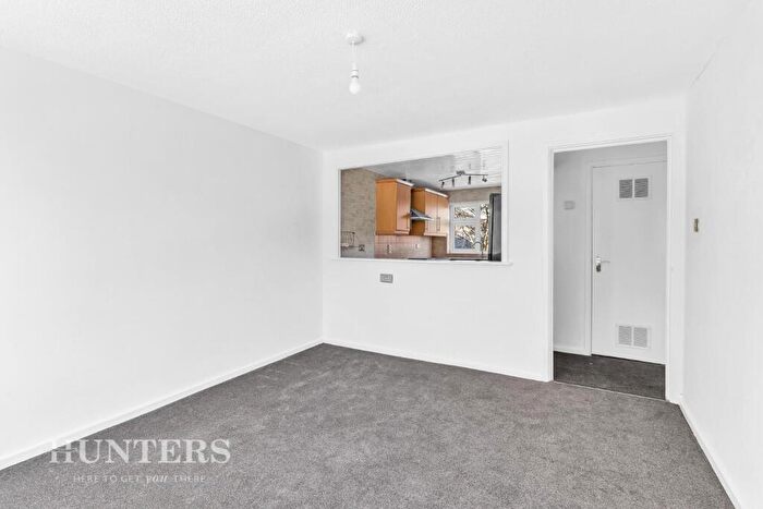 1 Bedroom Apartment For Sale In Merlin Close, Oldham, OL8