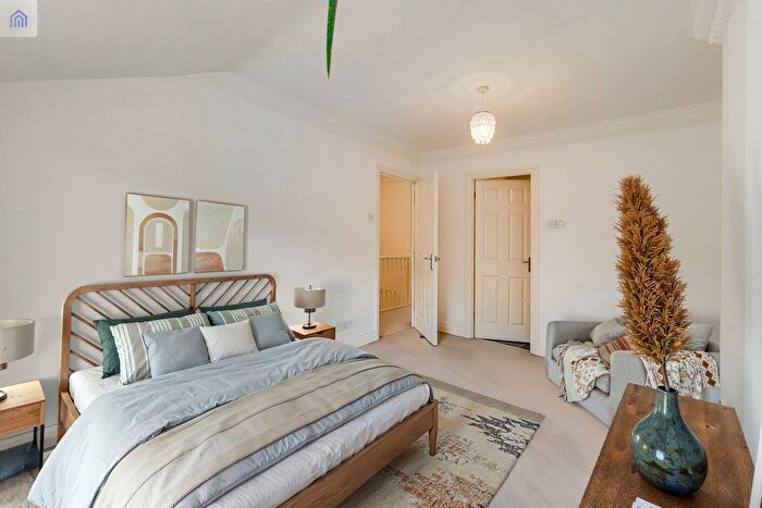 4 Bedroom Terraced House To Rent In Grosvenor Place Vale Road, Weybridge, KT13