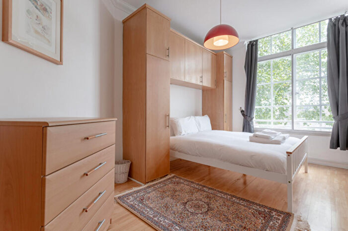 2 Bedroom Apartment To Rent In Trinity Square, London, EC3N