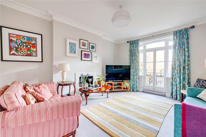 2 Bedroom Flat For Sale In Queen's Club Gardens, London, W14