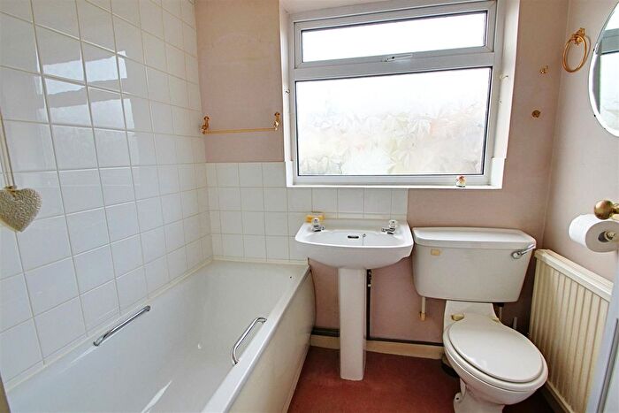 2 Bedroom Property For Sale In Breakspeare Road, Abbots Langley, WD5