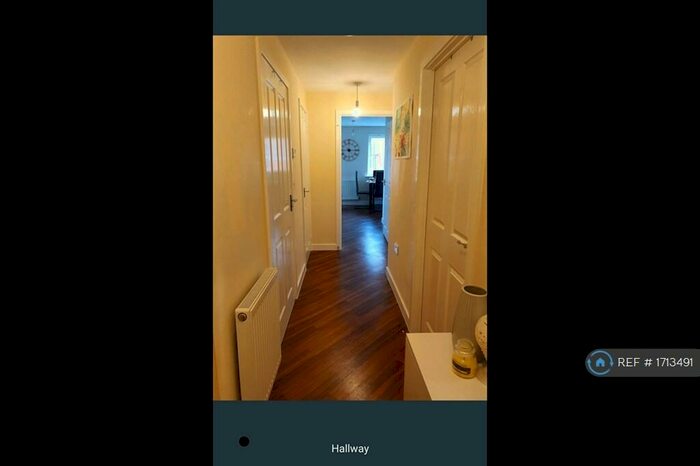 2 Bedroom Flat To Rent In Pavilion Close, Leicester, LE2