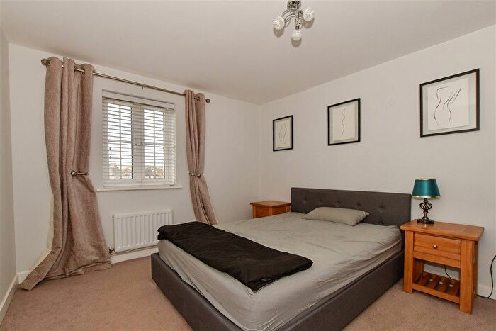 4 Bedroom Semi-Detached House For Sale In New Bridge Road, Cranleigh, Surrey, GU6